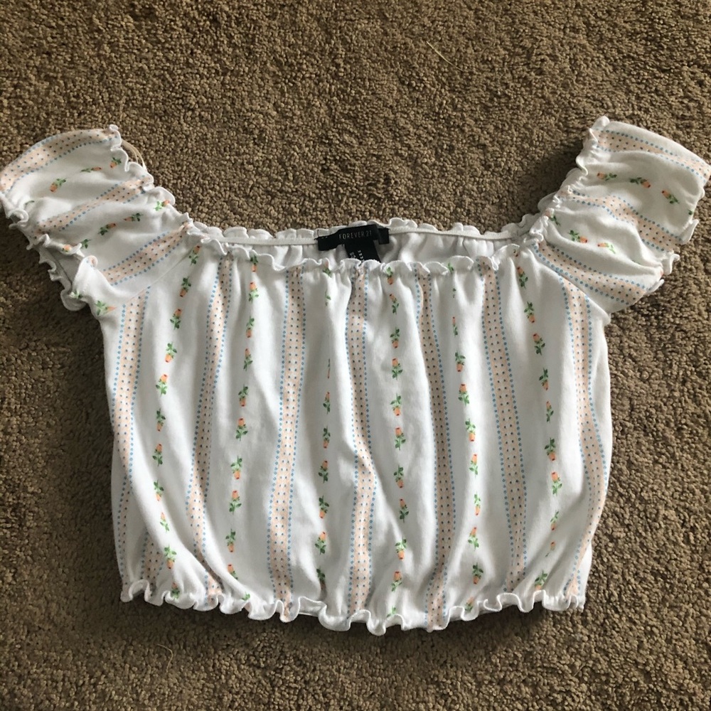 ✨flash sale✨ cropped floral top from forever 21